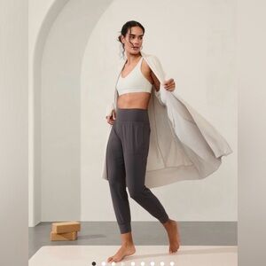 NWT Athleta Salutation Joggers Color Shale Size L/T